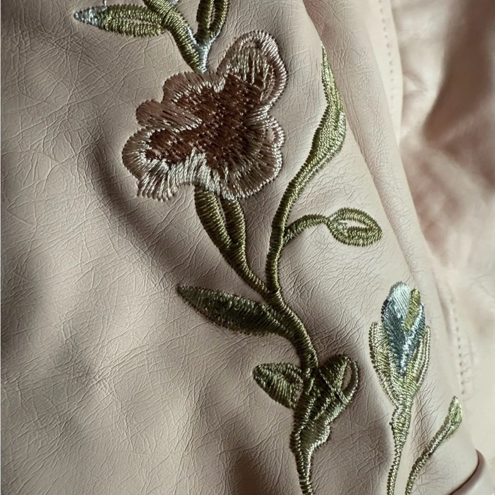 Embroidered Blush Pink Women's Faux Leather Jacket Sz M Moto Boho Baddie Rocker - Picture 4 of 10
